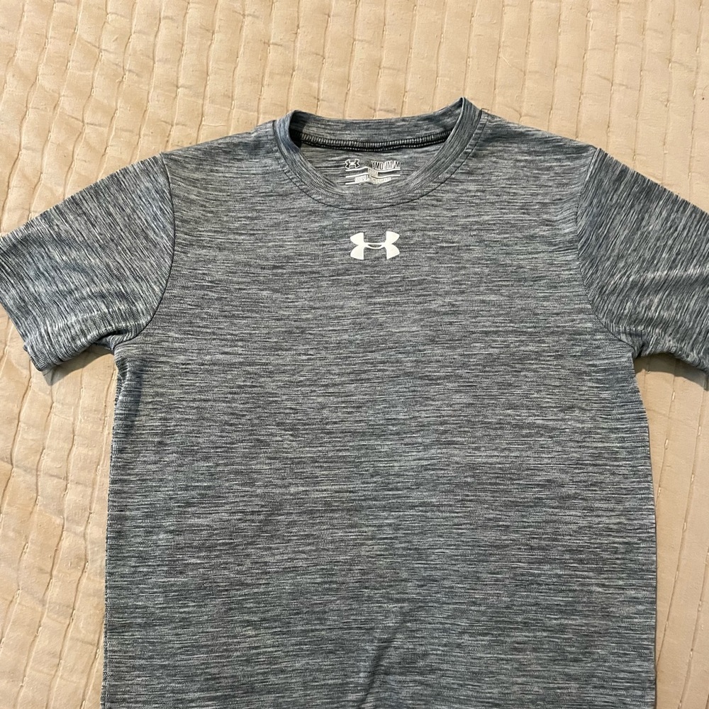 Under Armour boys medium
